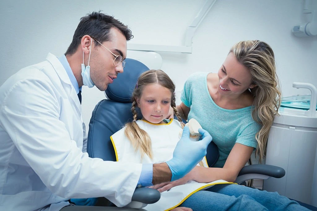 When-Is-The-Right-Age-To-Take-Your-Child-To-The-Pediatric-Dentist (1)